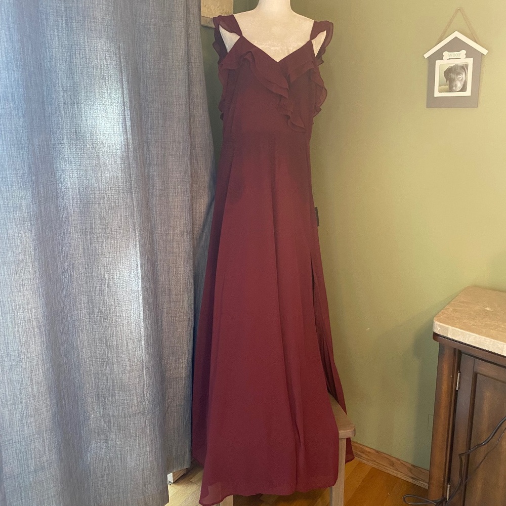 Lulu's Burgundy Maxi Dress with Front Left Slit Size XL NWT
